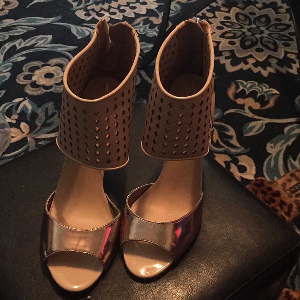 Taylor says❤️ super fun cute heels - Picture 2 of 8